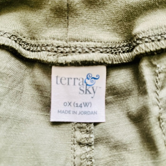 Terra & Sky Women's Plus Size Cargo
Utility Pants - Picture 12 of 13